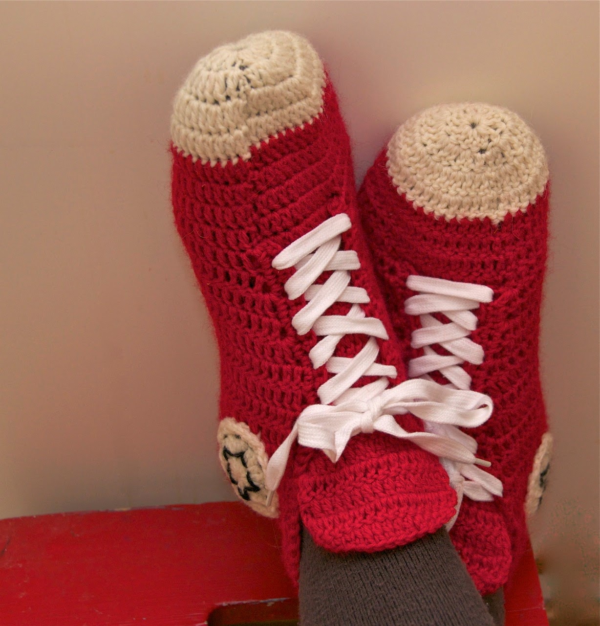 Crochet converse sales slippers pattern free